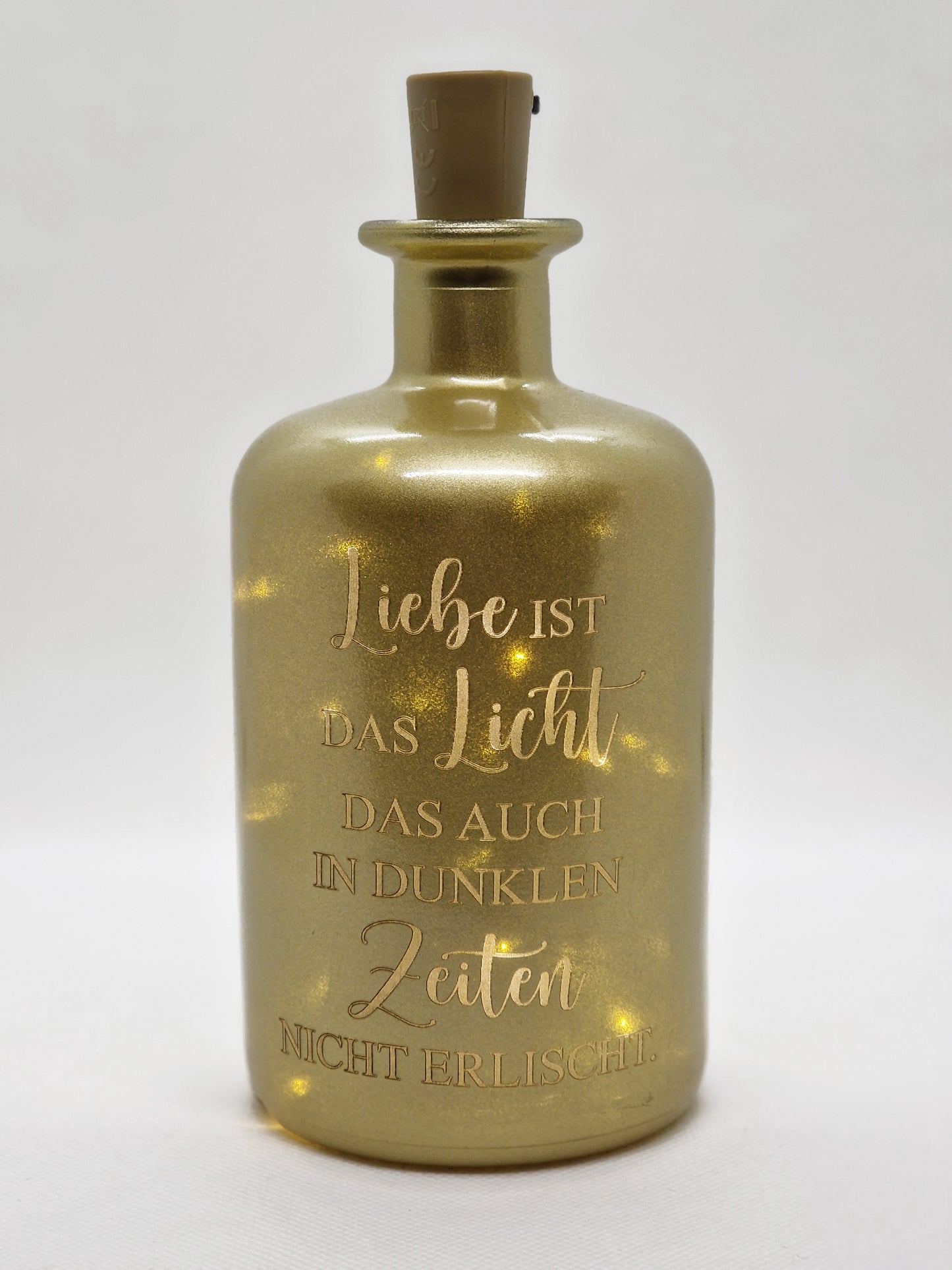 LED Leuchtflasche gold mit Gravur Liebe ist das Licht in dunklen Zeiten Flaschenlicht