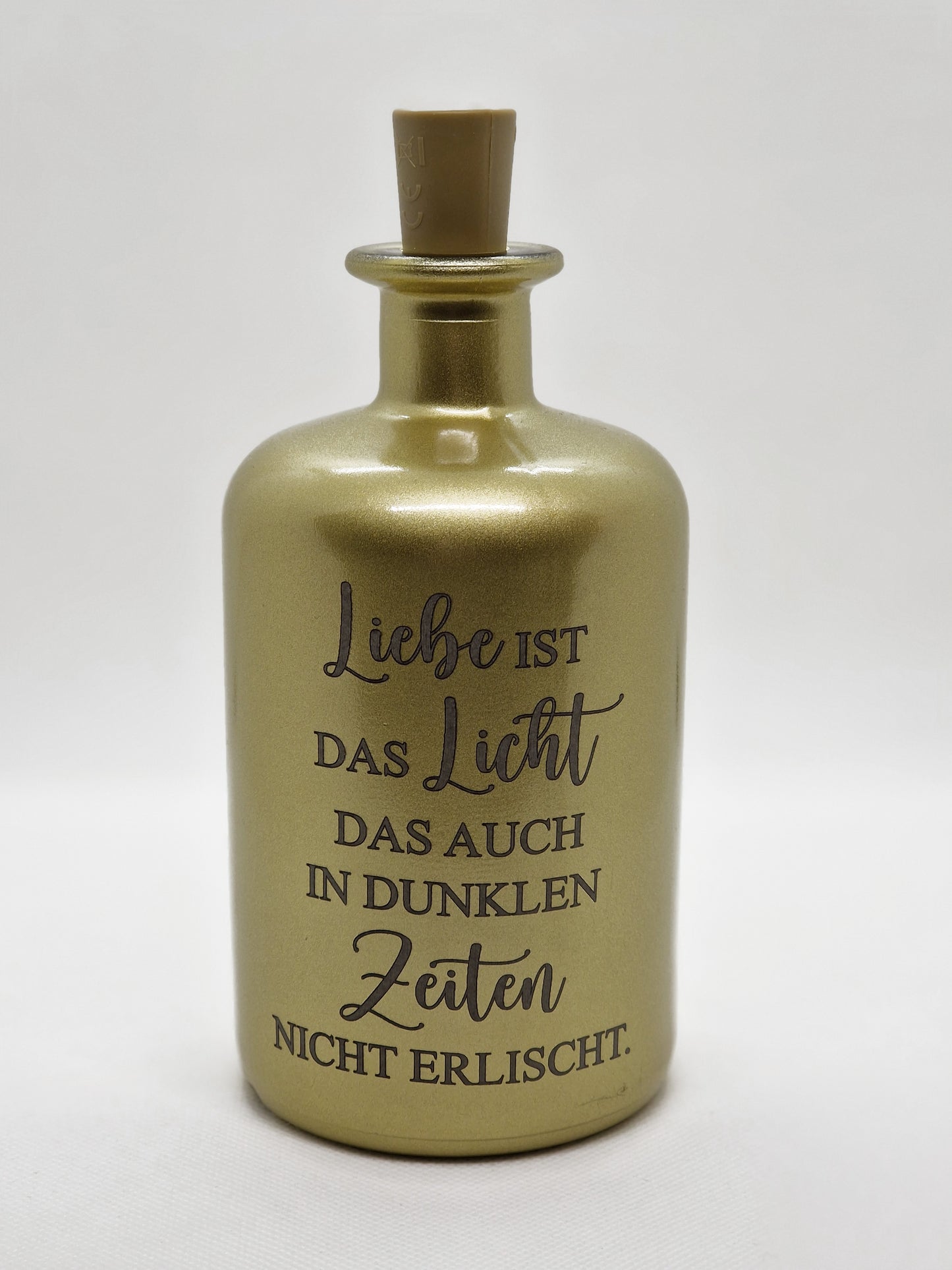 LED Leuchtflasche gold mit Gravur Liebe ist das Licht in dunklen Zeiten Flaschenlicht