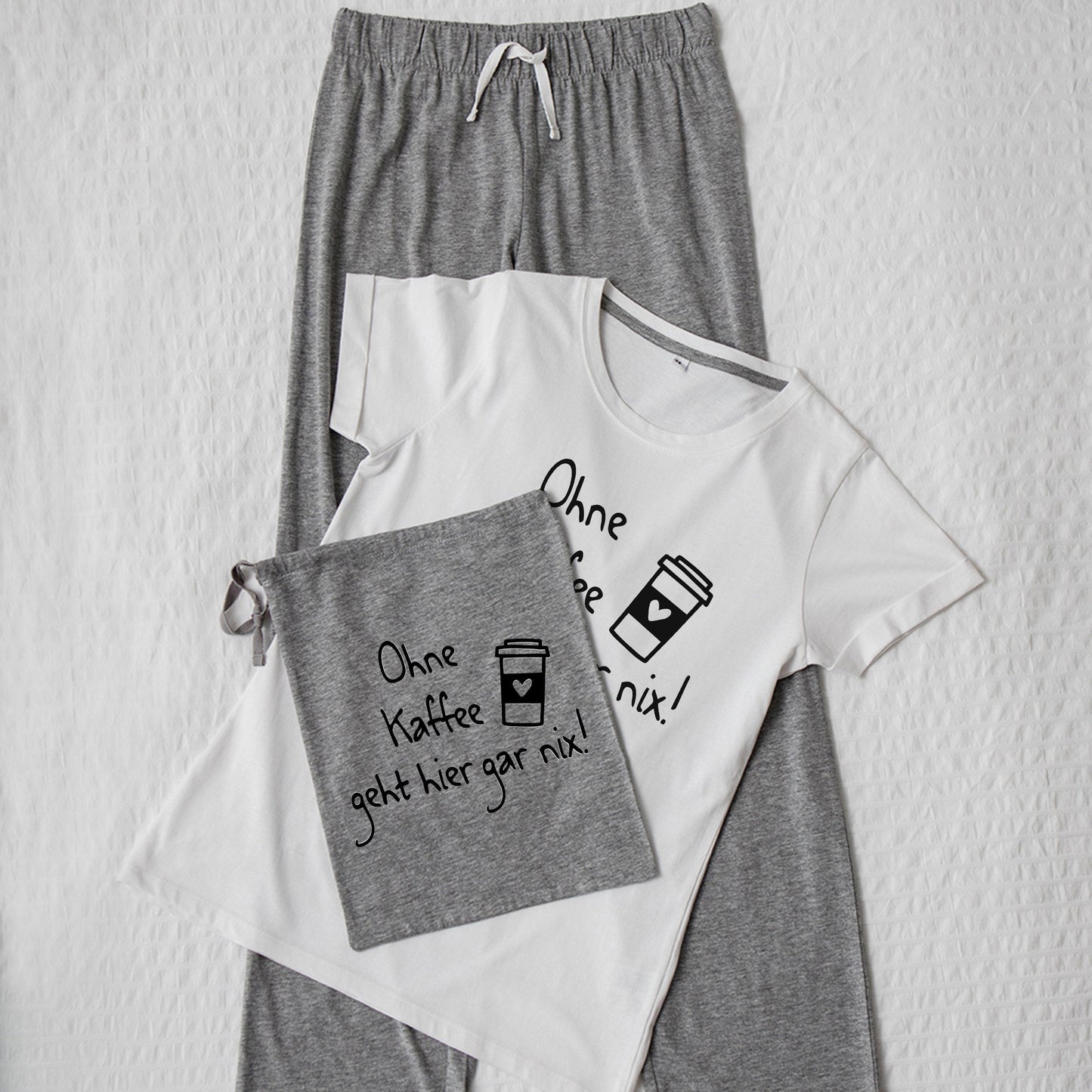 Pyjama mit Spruch Ohne Kaffee geht hier gar nix bedruckter Schlafanzug T-Shirt und Hose Set grau weiß - Tachinedas Kreativshop