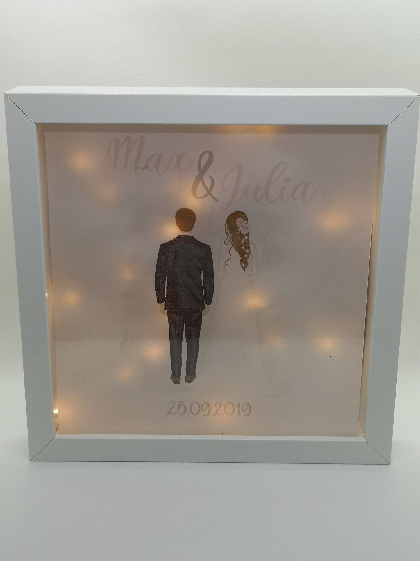 Beleuchteter Bilderrahmen personalisiert Leuchtrahmen Geschenk zur Hochzeit mit Namen und Datum Leuchtbild Nachtlicht - Tachinedas Kreativshop