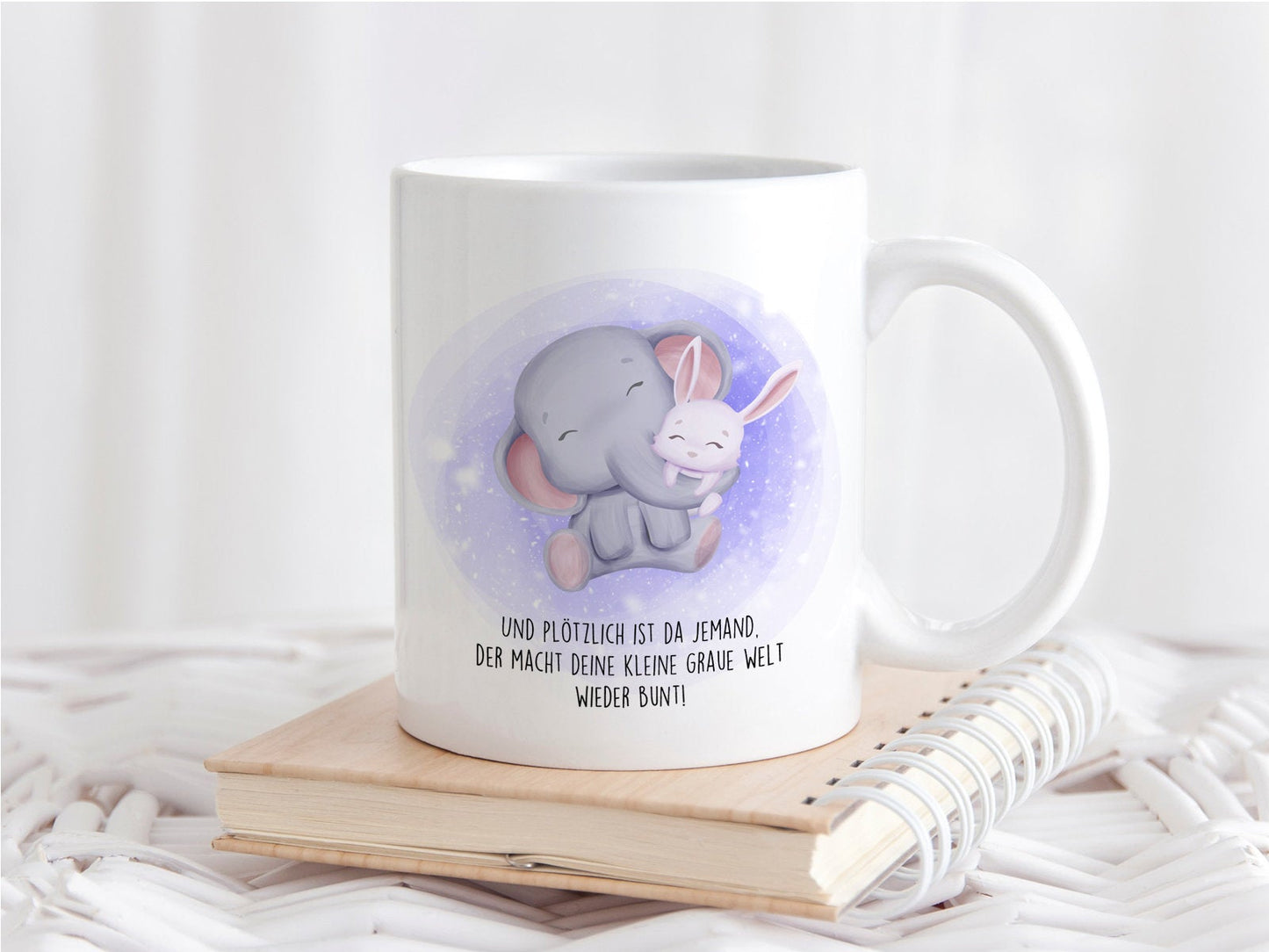 Tasse mit Elefant und Hase und Spruch Und plötzlich ist da jemand der macht deine kleine graue Welt wieder bunt - Tachinedas Kreativshop
