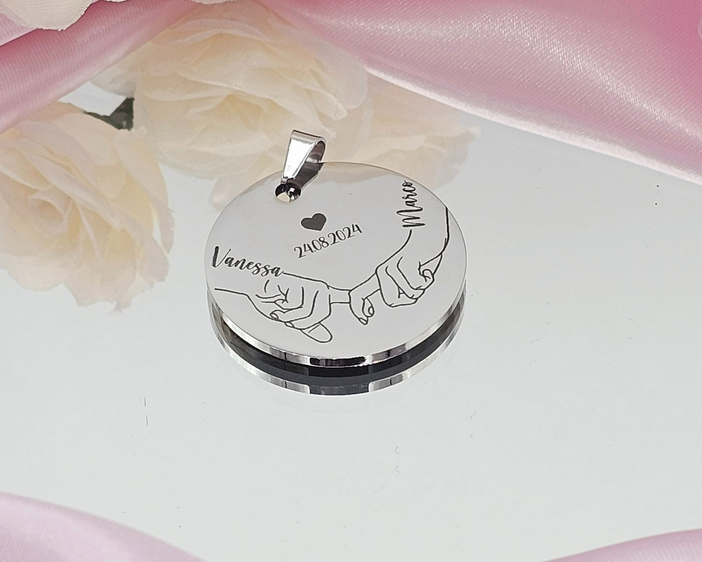 Personalisierte Halskette mit Gravur Hände Namen und Datum Edelstahl Anhänger für Paare