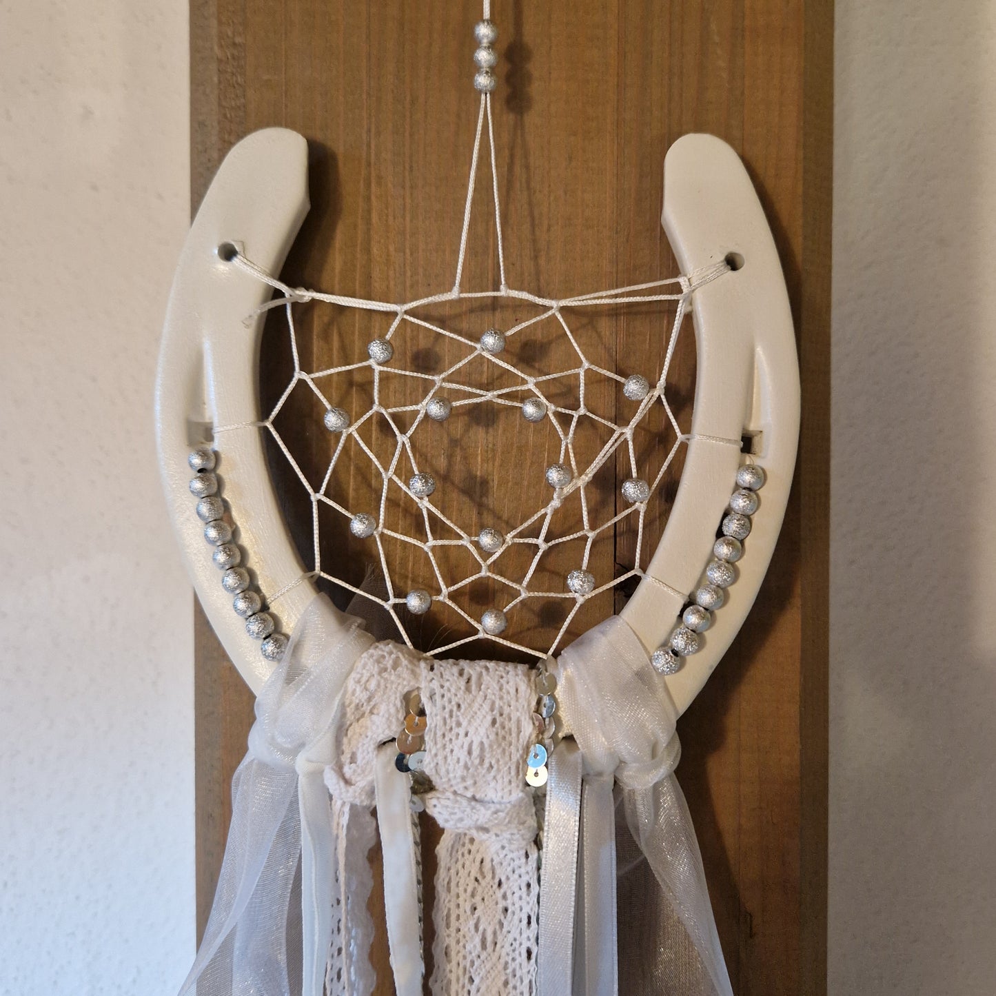 Personalisierter Traumfänger Hufeisen Geschenkidee zur Hochzeit Dreamcatcher weiß