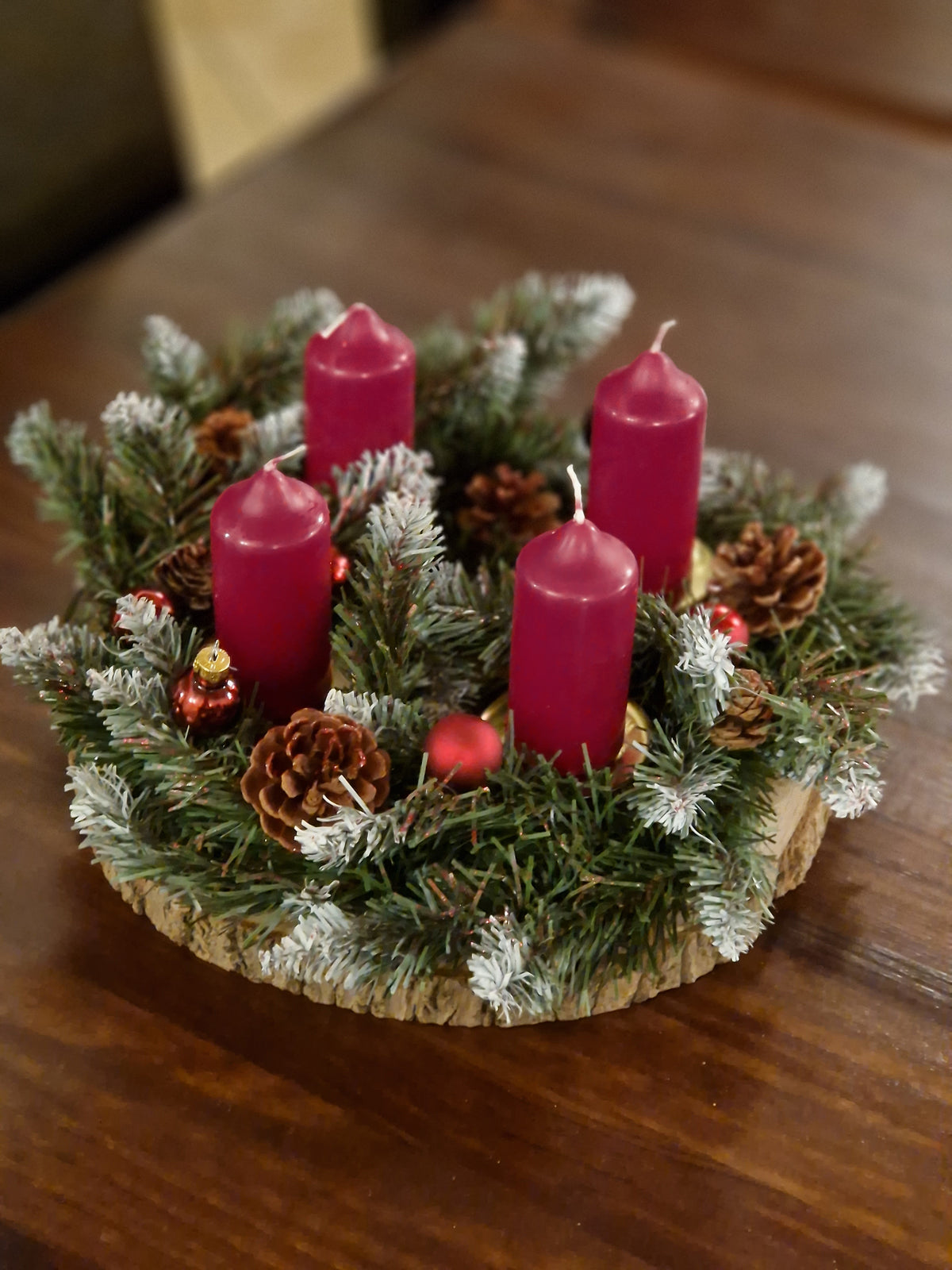 Adventsgesteck Adventskranz auf Holz – Tachinedas Kreativshop