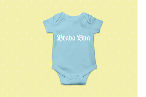 Baby Body Jungen Strampler mit bayrischem Sprcuch Brava Bua hellblau weiß - Tachinedas Kreativshop