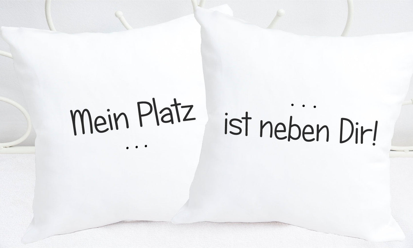 2er Set Partnerkissen Mein Platz ist neben dir n mit Spruch 40x40cm - Tachinedas Kreativshop