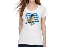 Lade das Bild in den Galerie-Viewer, Damen Trachten T-Shirt mit Print Ente und bayrischem Spruch Servus beinand - Tachinedas Kreativshop
