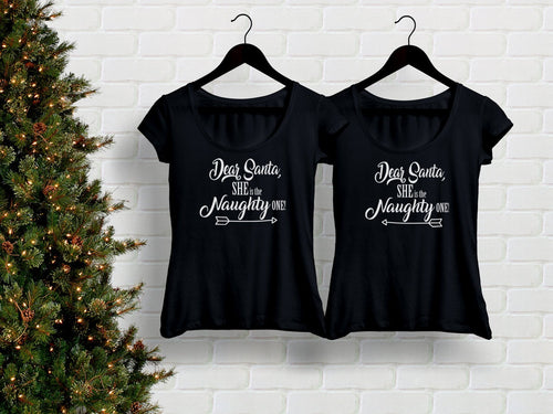Bedruckte Weihnachts T-Shirts für zwei mit Spruch She's the naughty one - Tachinedas Kreativshop