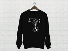 Lade das Bild in den Galerie-Viewer, Damen Sweatshirt mit Print Mystik Pendel Magie schwarz weiß - Tachinedas Kreativshop
