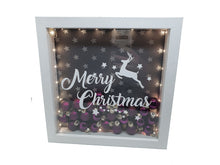Lade das Bild in den Galerie-Viewer, Personalisierter Leuchtrahmen mit Christbaumkugeln Merry Christmas LED Beleuchtung
