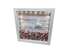 Lade das Bild in den Galerie-Viewer, Personalisierter Leuchtrahmen mit Christbaumkugeln Merry Christmas LED Beleuchtung
